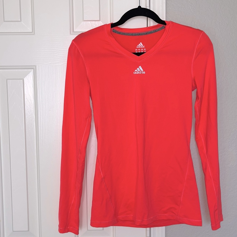 Addidas XS long sleeve shirt in Salmon.